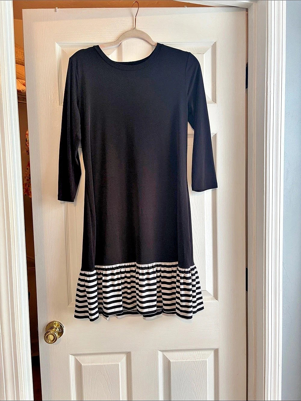 Michael Kors Stripe Ruffle Hem 3/4 Sleeve Shift Dress Black & White Medium